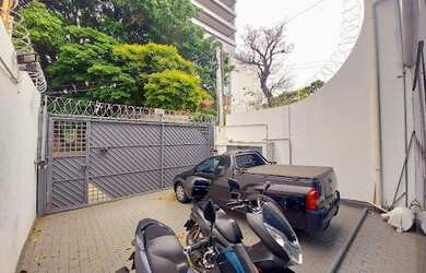 Imagem: O depósito possui 2 Vagas na garagem, 415m² de Área e está