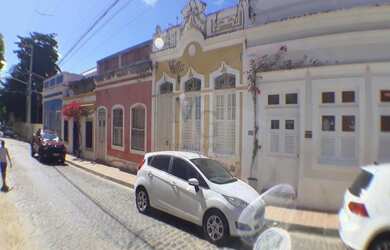 Imagem: A casa possui 3 Dormitórios, 1 Banheiro, 3 Vagas na garagem