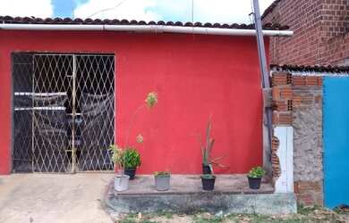 Imagem: A casa possui 2 Dormitórios, 2 Banheiros, 1 Vaga na garagem