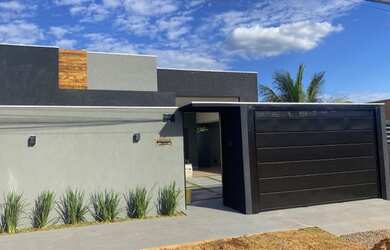 Imagem: A casa possui 3 Dormitórios, 2 Banheiros, 136m² de Área e