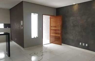 Imagem: A casa possui 2 Dormitórios, 2 Banheiros, 2 Vagas na garagem