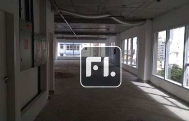 Imagem: O depósito possui 3 Vagas na garagem e 200m² de Área e está