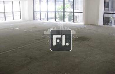 Imagem: O depósito possui 4 Vagas na garagem e 185m² de Área e está