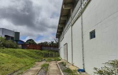 Imagem: O depósito possui 5 Vagas na garagem e 600m² de Área e está