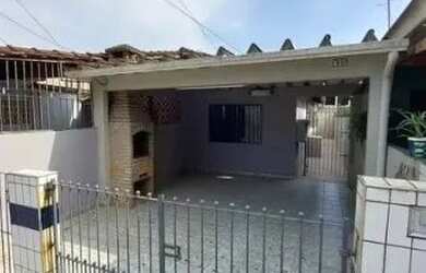 Imagem: A casa possui 2 Dormitórios, 1 Banheiro, 1 Vaga na garagem