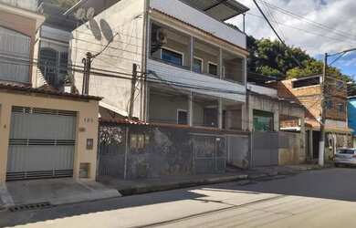 Imagem: A casa possui 3 Dormitórios, 2 Banheiros, 1 Vaga na garagem