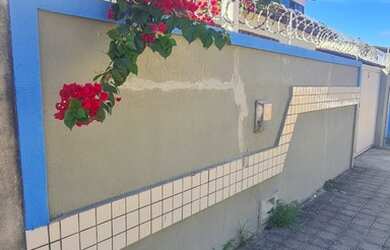 Imagem: A casa possui 3 Dormitórios, 3 Banheiros, 1 Vaga na garagem