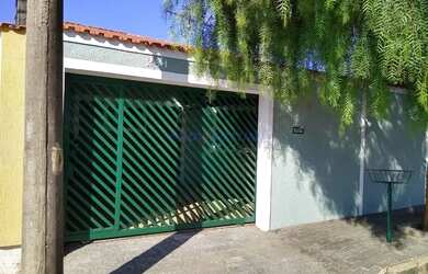 Imagem: A casa possui 3 Dormitórios, 2 Banheiros, 2 Vagas na garagem