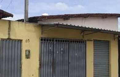 Imagem: A casa possui 2 Dormitórios, 1 Banheiro, 1 Vaga na garagem