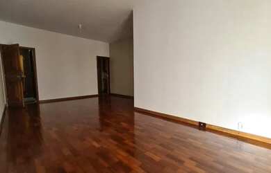 Imagem 9: Apartamento super espaço com varandinha e vista verde