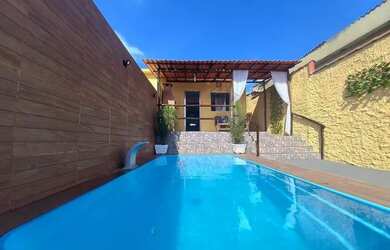 Imagem: A casa possui 2 Dormitórios, 2 Banheiros, 2 Vagas na garagem