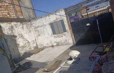 Imagem: A casa possui 3 Dormitórios, 2 Banheiros e 2 Vagas na garagem