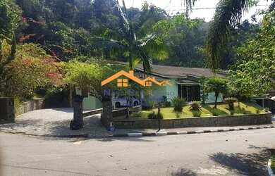 Imagem: A casa em condomínio possui 5 Dormitórios, 5 Banheiros, 3