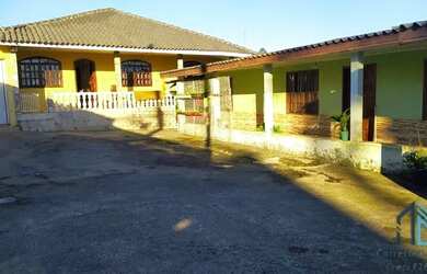 Imagem: A casa possui 5 Dormitórios, 4 Banheiros, 5 Vagas na garagem