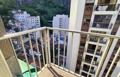 Imagem 4: Apartamento super espaço com varandinha e vista verde