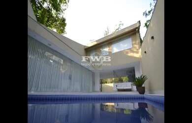 Imagem: A casa em condomínio possui 4 Dormitórios, 4 Banheiros, 3