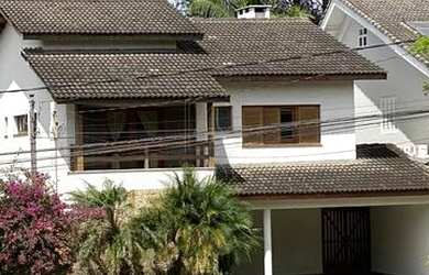 Imagem: A casa possui 4 Dormitórios, 5 Banheiros, 4 Vagas na garagem