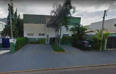 Imagem: O depósito possui 5 Vagas na garagem, 282m² de Área e está