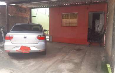 Imagem: A casa possui 2 Dormitórios, 1 Banheiro, 1 Vaga na garagem