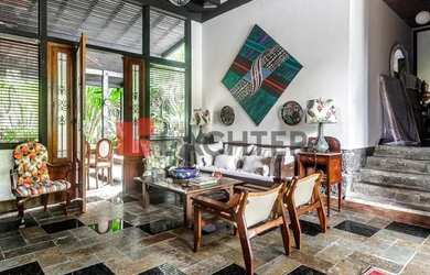 Imagem: A casa em condomínio possui 4 Dormitórios, 5 Banheiros, 5