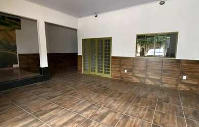 Imagem: A casa possui 2 Dormitórios, 3 Banheiros, 2 Vagas na garagem