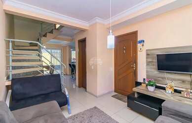 Imagem: A casa possui 3 Dormitórios, 2 Banheiros, 3 Vagas na garagem