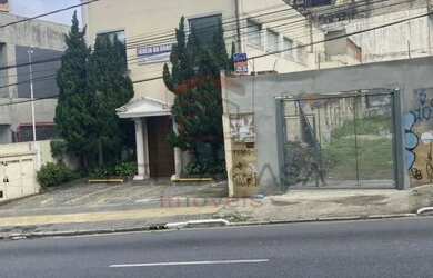 Imagem: O depósito possui 4 Vagas na garagem, 250m² de Área e está