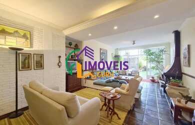 Imagem: A casa possui 3 Dormitórios, 5 Banheiros, 4 Vagas na garagem