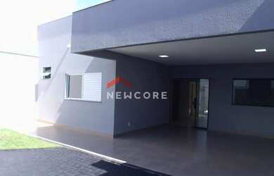 Imagem: A casa possui 2 Dormitórios, 3 Banheiros, 5 Vagas na garagem