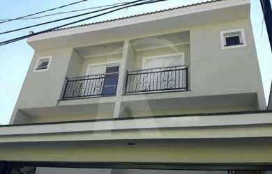 Imagem: A casa possui 3 Dormitórios, 3 Banheiros, 5 Vagas na garagem