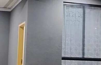 Imagem: A casa possui 3 Dormitórios, 2 Banheiros, 3 Vagas na garagem