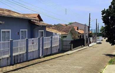 Imagem 4: Casa Localizada a 135 metros da Praia Central de Barra Velha - SC
