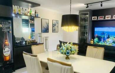 Imagem: A casa possui 2 Dormitórios, 2 Banheiros, 2 Vagas na garagem