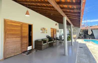 Imagem: A casa possui 3 Dormitórios, 4 Banheiros, 4 Vagas na garagem