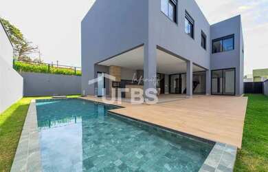 Imagem: A casa à venda possui 5 Dormitórios, 5 Banheiros, 4 Vagas