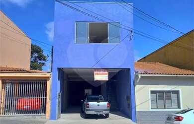 Imagem: O depósito possui 2 Vagas na garagem, 360m² de Área e está