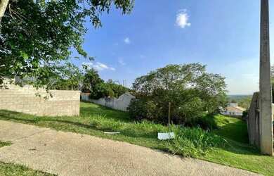 Imagem: O terreno possui 946m² de Área e está localizado em Caminhos