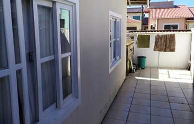 Imagem: A casa possui 3 Dormitórios, 2 Banheiros, 1 Vaga na garagem