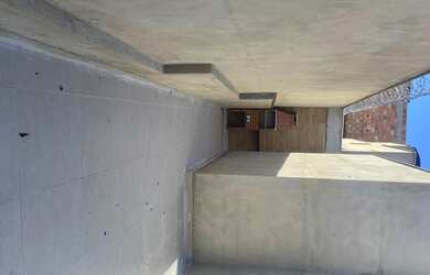 Imagem: A casa possui 3 Dormitórios, 1 Banheiro, 1 Vaga na garagem