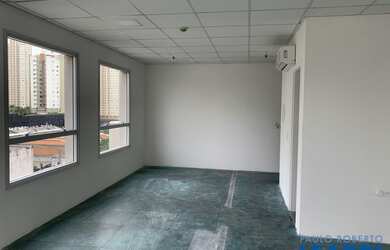 Imagem: O depósito possui 2 Vagas na garagem, 75m² de Área e está