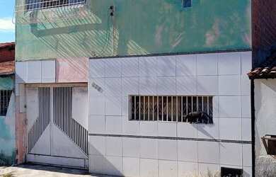 Imagem: A casa possui 3 Dormitórios, 3 Banheiros, 1 Vaga na garagem