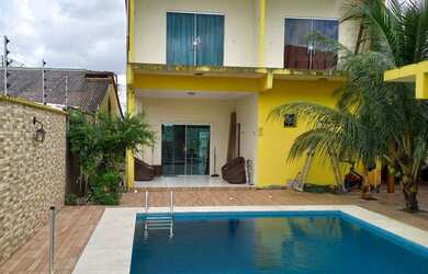 Imagem: A casa possui 3 Dormitórios, 4 Banheiros, 4 Vagas na garagem