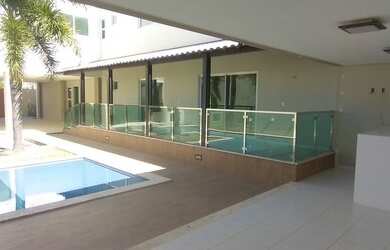 Imagem: A casa possui 4 Dormitórios, 3 Banheiros, 5 Vagas na garagem