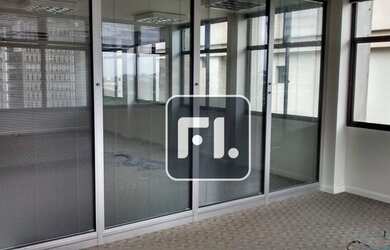 Imagem: O depósito possui 3 Vagas na garagem, 194m² de Área e está