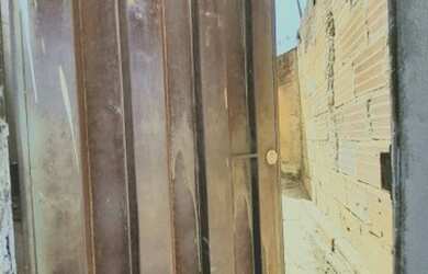 Imagem: A casa possui 4 Dormitórios e 2 Banheiros e está localizado