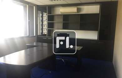 Imagem: O depósito para alugar possui 3 Vagas na garagem, 200m² de