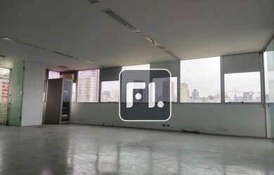 Imagem: O depósito possui 2 Vagas na garagem, 140m² de Área e está