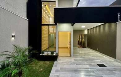 Imagem: A casa possui 3 Dormitórios, 2 Banheiros, 2 Vagas na garagem