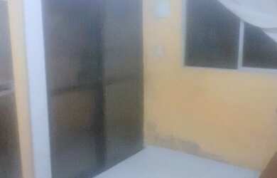 Imagem: A casa possui 1 Dormitório, 1 Banheiro, 1 Vaga na garagem e