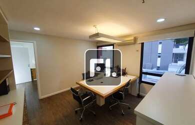 Imagem: O depósito para alugar possui 2 Vagas na garagem e 75m² de